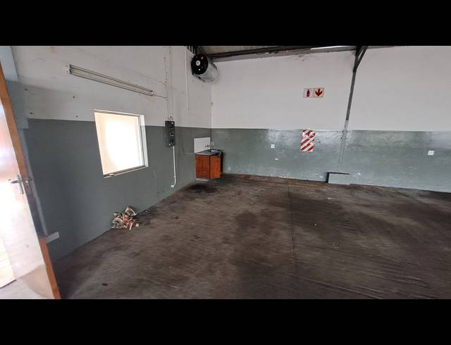 300M² WORKSHOP TO LET IN KULEKA